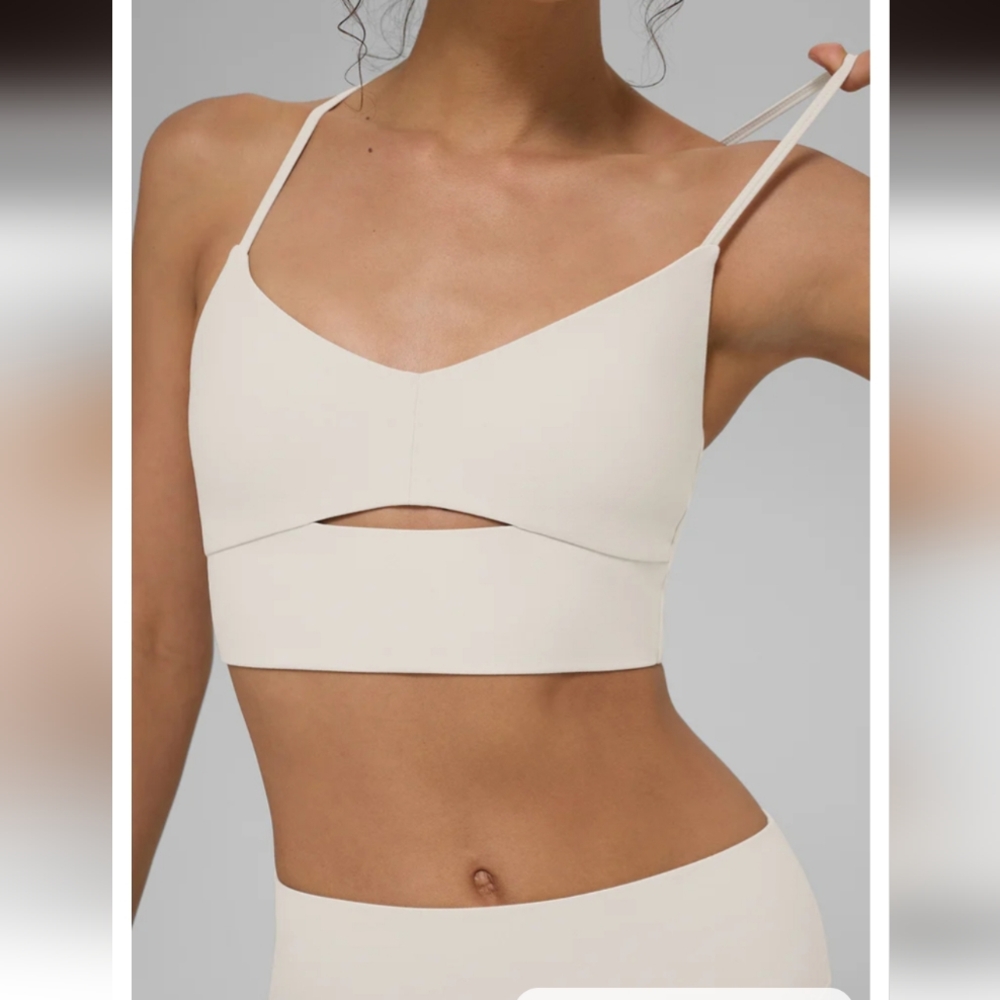 ALO Yoga Alosoft Highlight Bra in Cream
